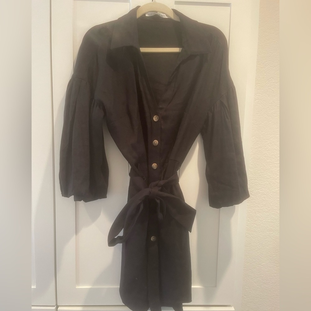 Veronica beard linen, Bell sleeved dress size 8 in black